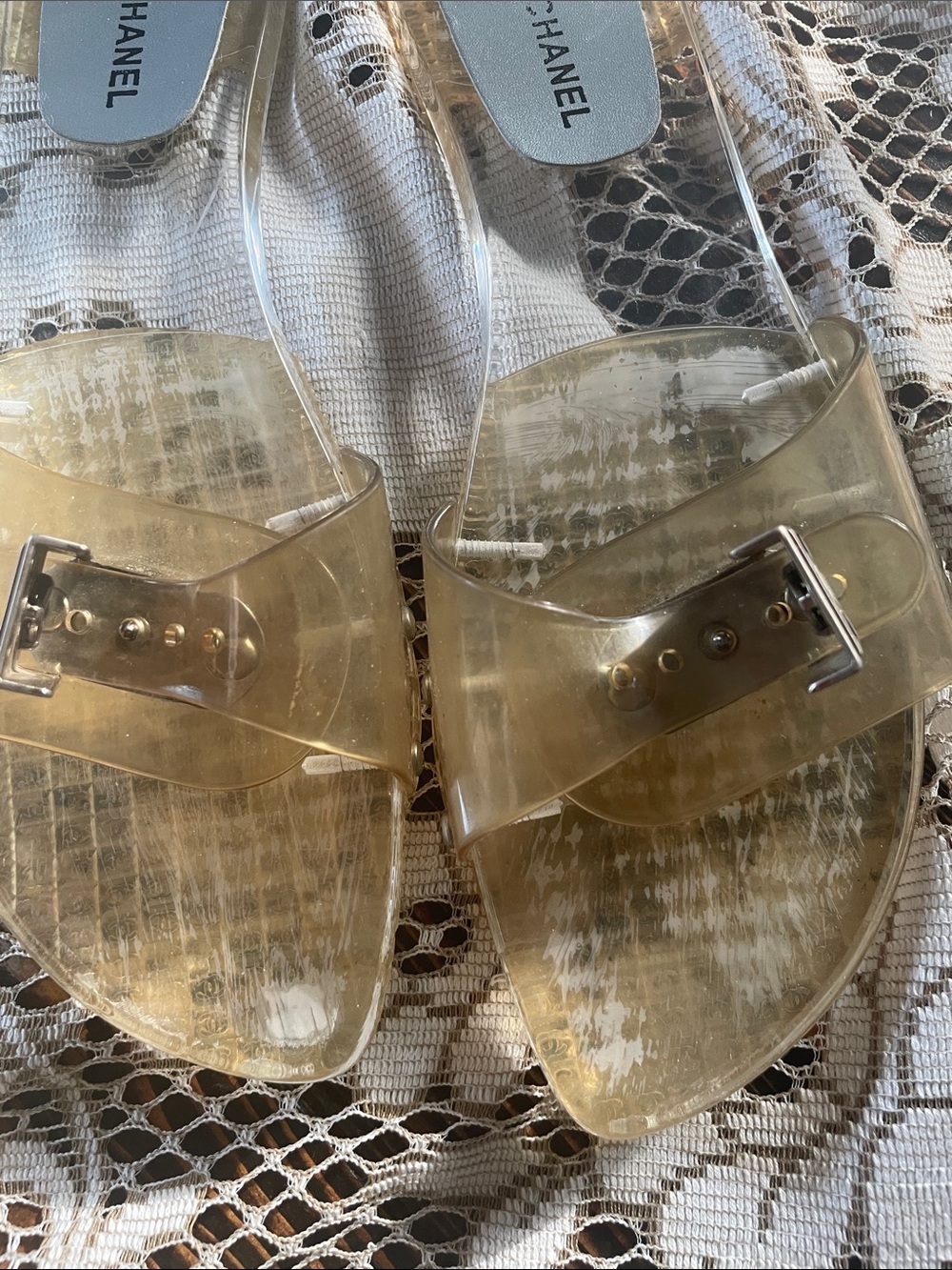 CHANEL Translucent Tan and Clear Interlocking CC Jelly Slide Sandals - Picture 4 of 9